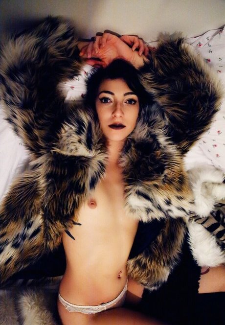 濃厚なソロOnlyFans セクシーヌード 画像