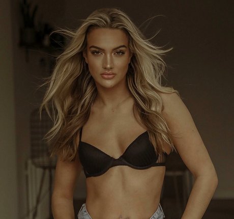 Laura Williams アダルトスター 写真