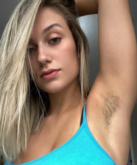 louiseadams かわいいポルノスター 写真