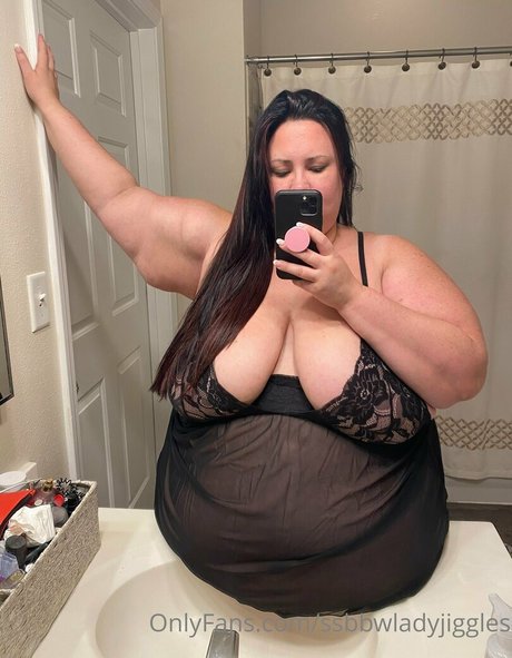 ssbbwladyjiggles ポルノスター 画像