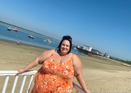 ssbbwladyjiggles 美しいポルノスター 画像