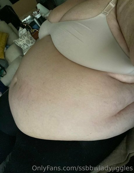 ssbbwladyjiggles 美しい女優 ギャラリー