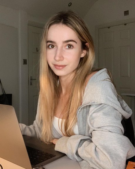 レズビアンの指入れOnlyFans xxx 写真