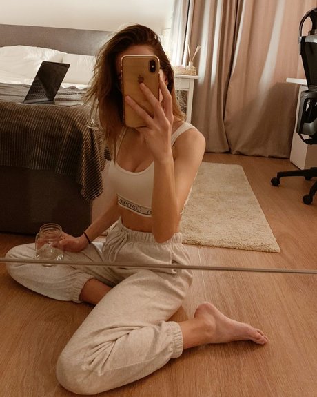 かわいいシーメールオンリーファンズ セックス 画像