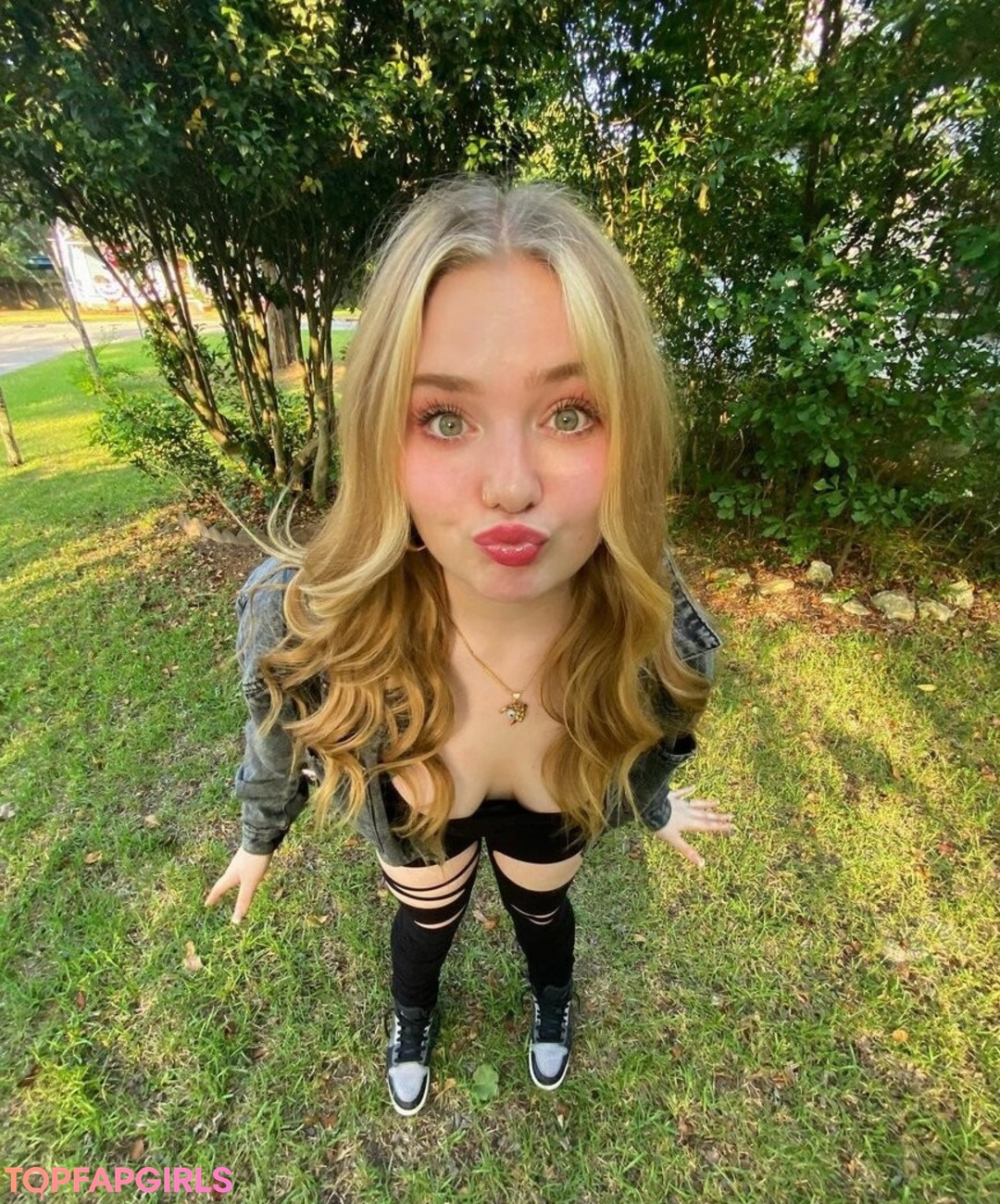 成熟した黒人女性オンリーファンズ アートポルノ 画像