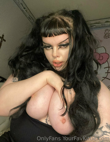 yourfavkittie セクシーモデル 写真