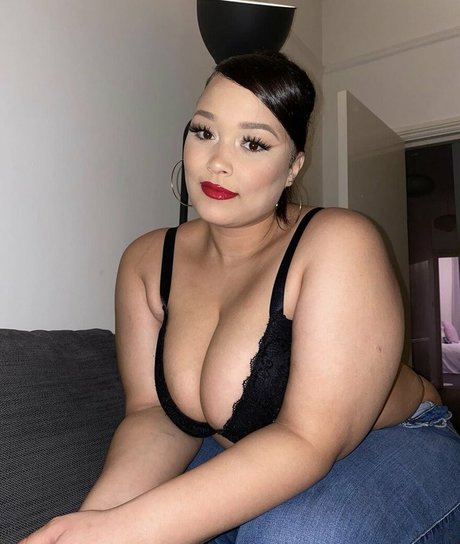 Natalie E Wade ホットスター 写真