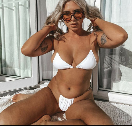 Ariella Nyssa ポルノスター セックス 写真