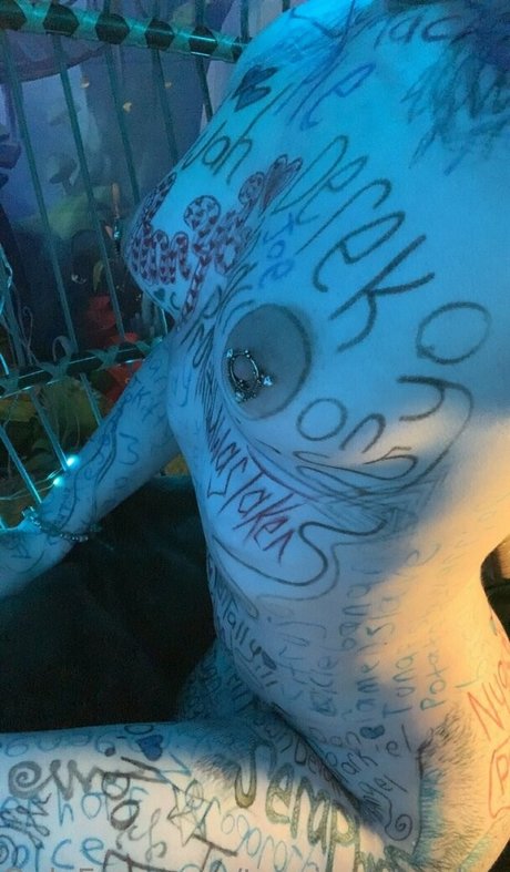 teasinglytrashed ヌードスター 写真
