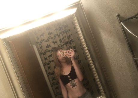 lovableliv セクシーモデル 写真