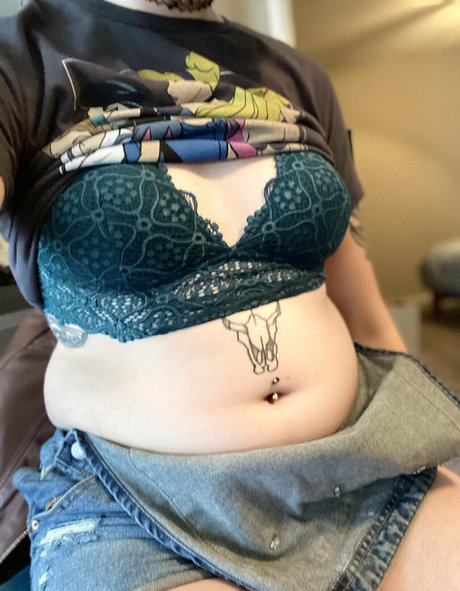 bigbellybenni トップポルノスター 画像