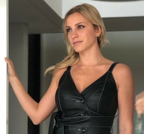 Fernanda Colombo 裸のスター 写真
