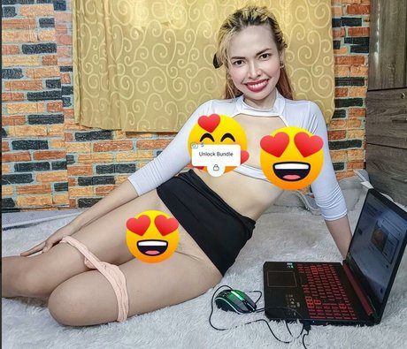 Mira Yenne アートスター 写真