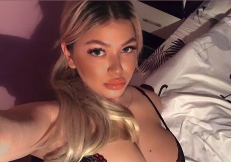 Roxana Elena ポルノスター ヌード 画像