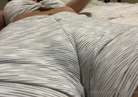 lifewithalexis アート女優 写真