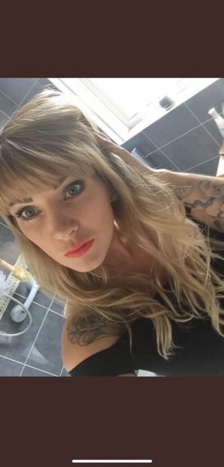 Sharni Knighton ポルノスター セクシー 写真