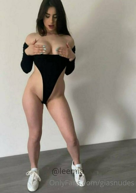 giasnudes エロティックなポルノスター 写真