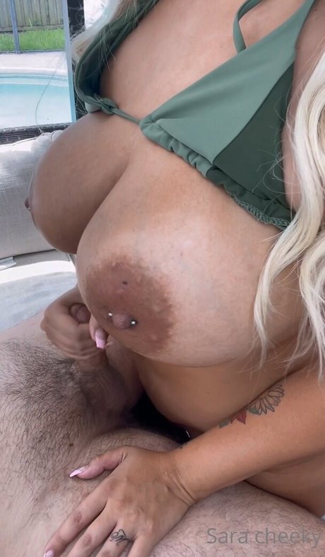 Sara Cheeky ホットスター 写真