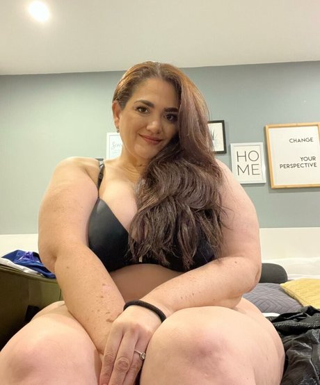 Patricia Curvy XXL ヌードモデル 画像