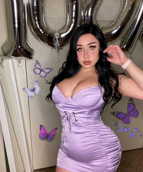 Tana Habibi かわいいポルノスター 写真