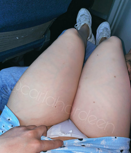 carlahardeen 裸の女優 写真