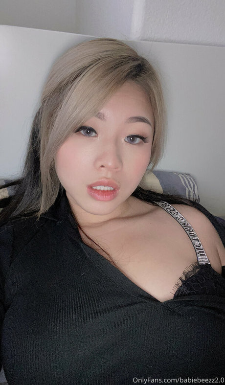 babiebeezz2 0 セクシーなポルノスター 写真