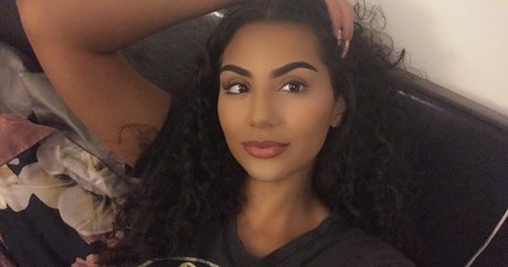 Priya Singh セックスモデル アーカイブ