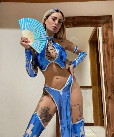 Talia Eisset xxxモデル 写真