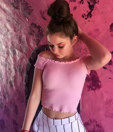 Lily Ana Alexander かわいいポルノスター 画像