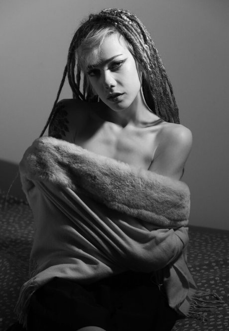 アジア人の指入れ OnlyFans アートポルノ 写真