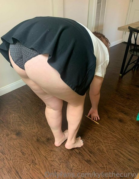 kyliethecurvy profile image