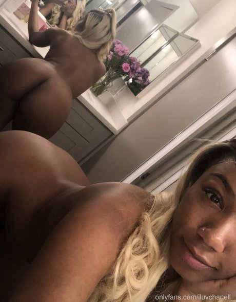iluvchanell 独占ポルノスター 写真