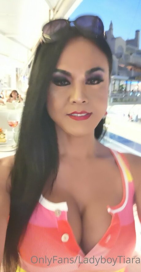 ladyboytiara ヌードモデル 画像