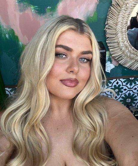 Miss Honey Mia セクシーなポルノスター 写真
