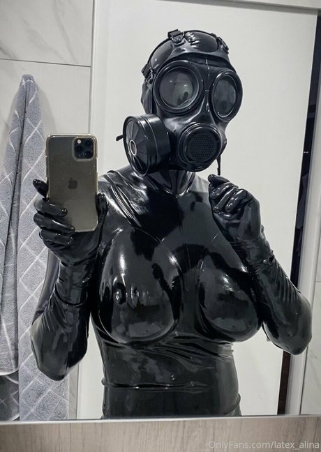 latex alina エロティックなスター 写真