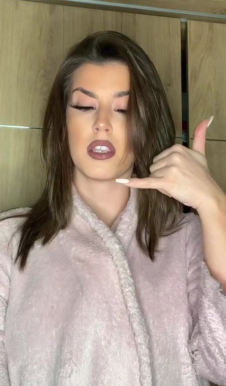 Gena ポルノスター ヌード 写真