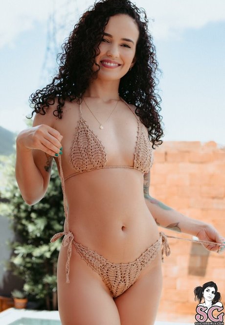 Mari Curly Suicide 裸のスター 写真