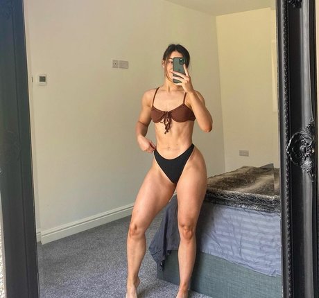 Bethany Tomlinson トップモデル 画像