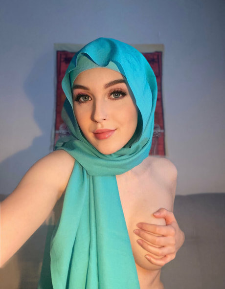 fareeha bakir free 限定モデル 画像
