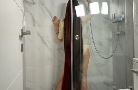 aliia more セクシー女優 写真