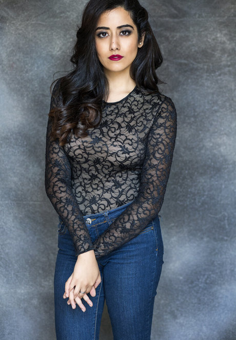 Jonita Gandhi ヌードモデル 画像