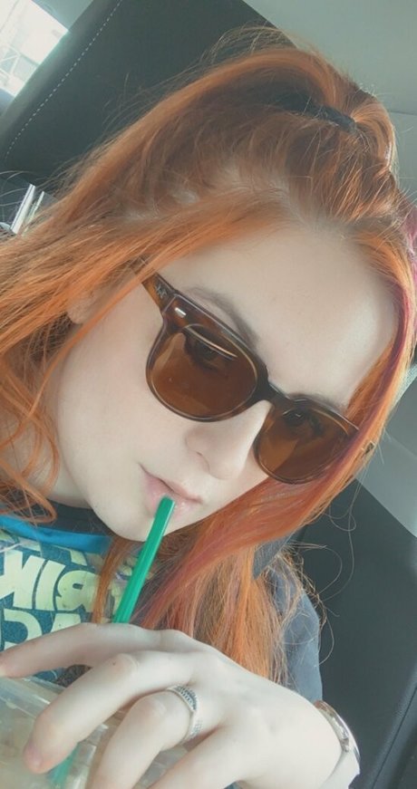 lucigonewild ヌードスター 写真