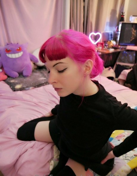 witchandfamous ヌード女優 ギャラリー