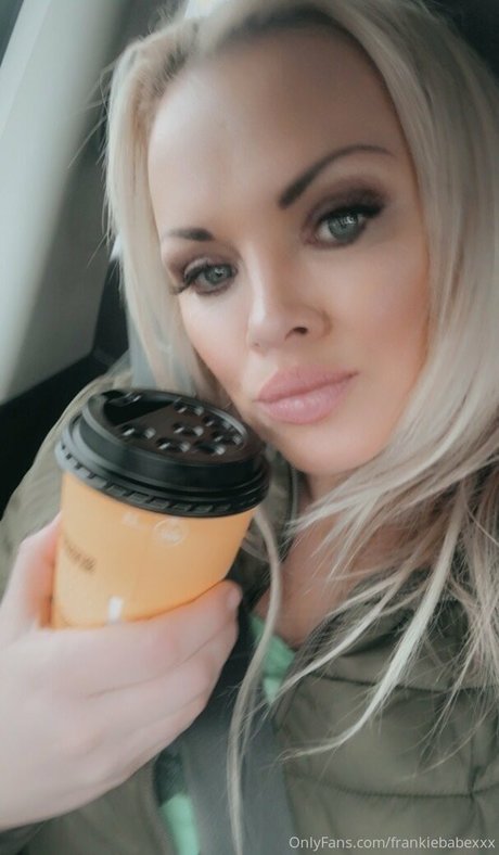 frankiebabexxx スターセックス 写真
