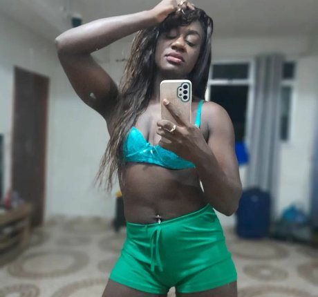 Fernanda Chocolatte ポルノスター 裸 写真