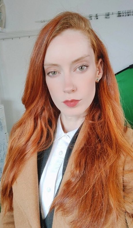 Miss Chloe ASMR 完璧なポルノスター 画像
