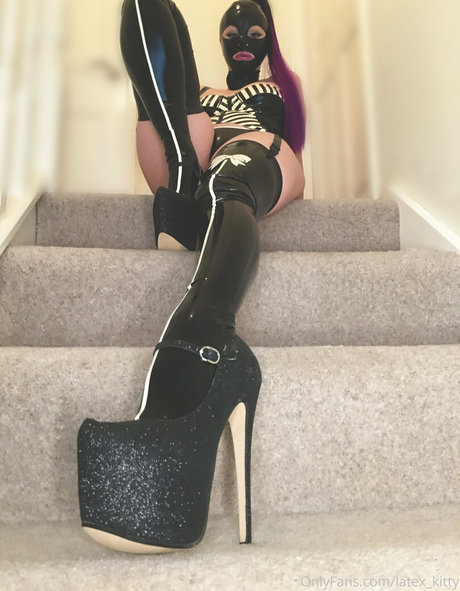 latex kitty ポルノスター アダルト ギャラリー