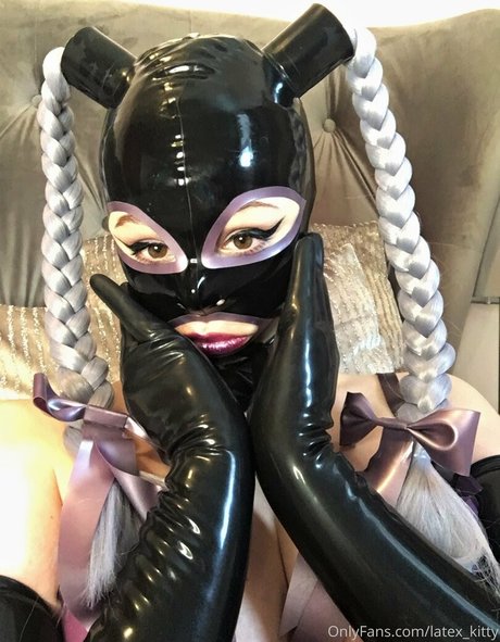 latex kitty xxx女優 写真