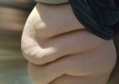 chubbytulip ポルノモデル 写真
