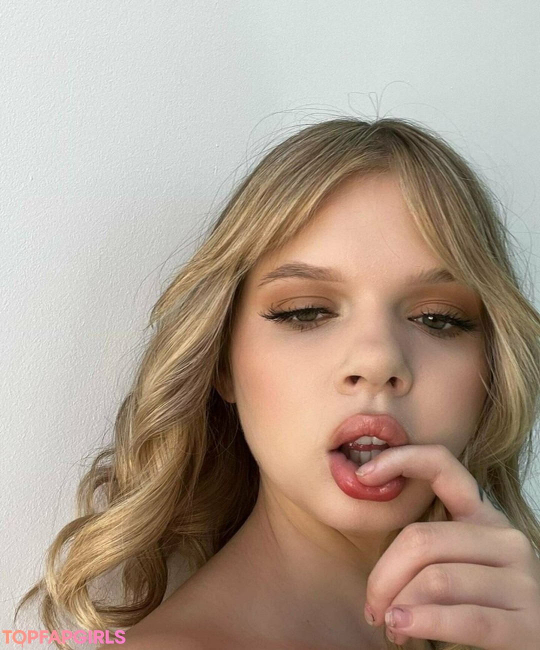 ぽっちゃり巨乳オンリーファンズ ホットヌード ギャラリー